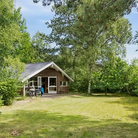 Semesterbostad Kerrin - 300m From The Sea By Interhome